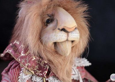 leopold the lion doll - cloth magic face detail